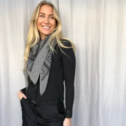 Lala Berlin tørklæde - Triangle Trinity Classic M city/middlegrey melange