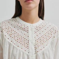 Second Female bluse - Ericae white alyssum