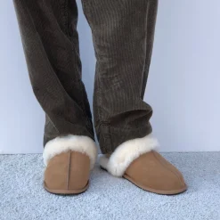 UGG hjemmesko - Scuffette II chestnut